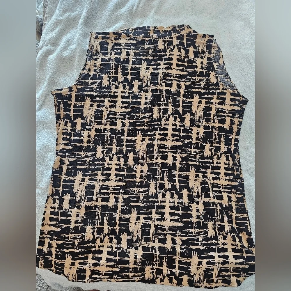 Jon & Anna Abstract Print Sleeveless Blouse Black Tan – Size Large